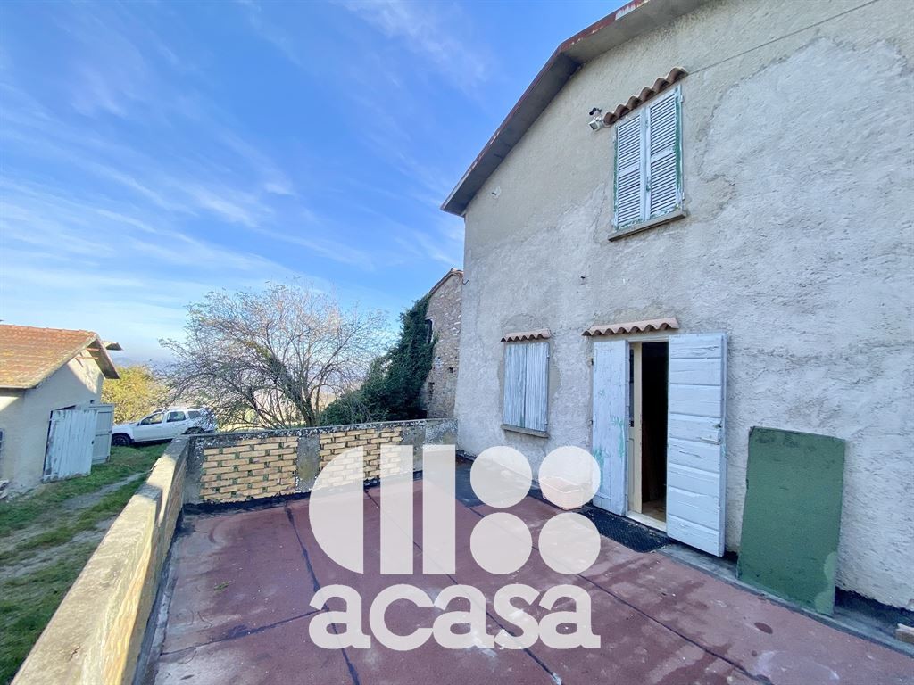 CASA SEMI INDIPENDENTE CON TERRENI AGRICOLI