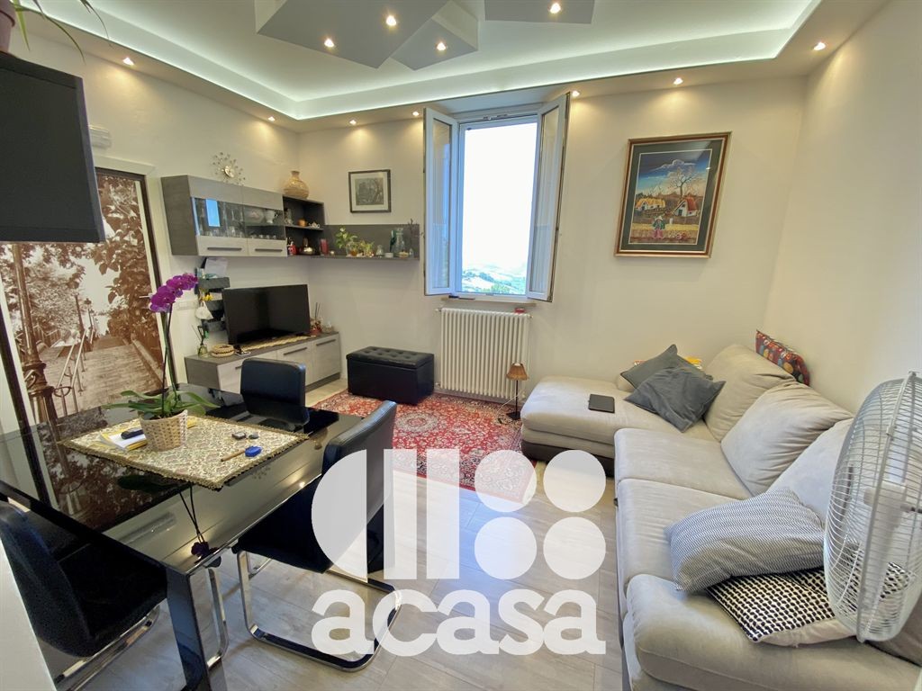 APPARTAMENTO SEMINDIPENDENTE RISTUTTURATO CON GIARDINO