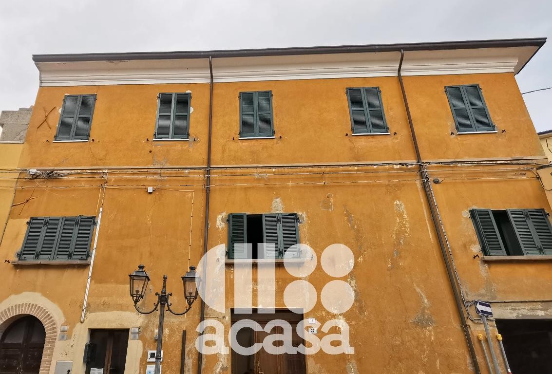 PALAZZO STORICO IN CENTRO CON APPARTAMENTI E SUPERFICI COMMERCIALI