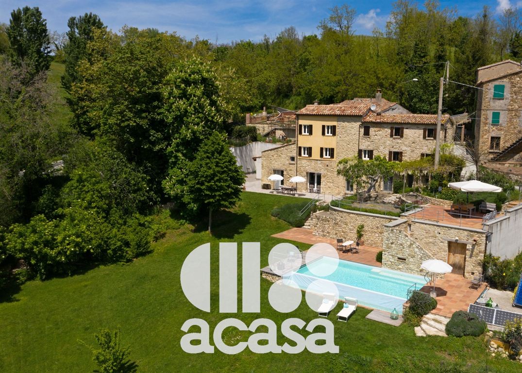 CASOLARE RISTRUTTURATO AD USO TURISTICO