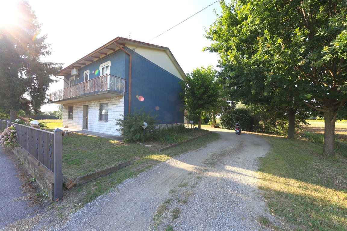 CASA INDIPENDENTE CON TERRENO AGRICOLO