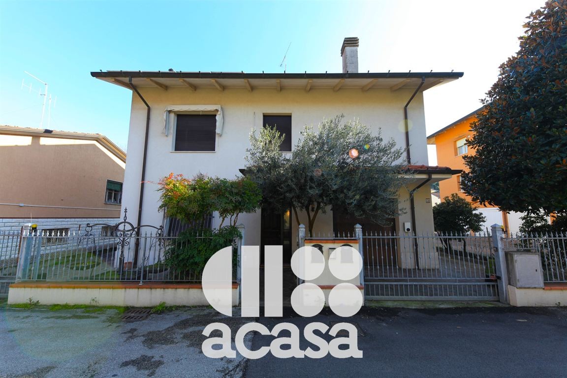 CASA INDIPENDENTE CON DUE APPARTAMENTI