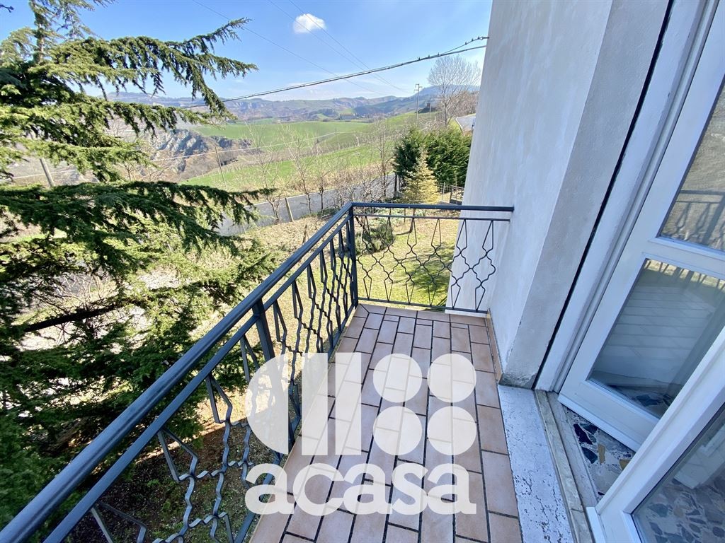 APPARTAMENTO in BIFAMILIARE con GIARDINO