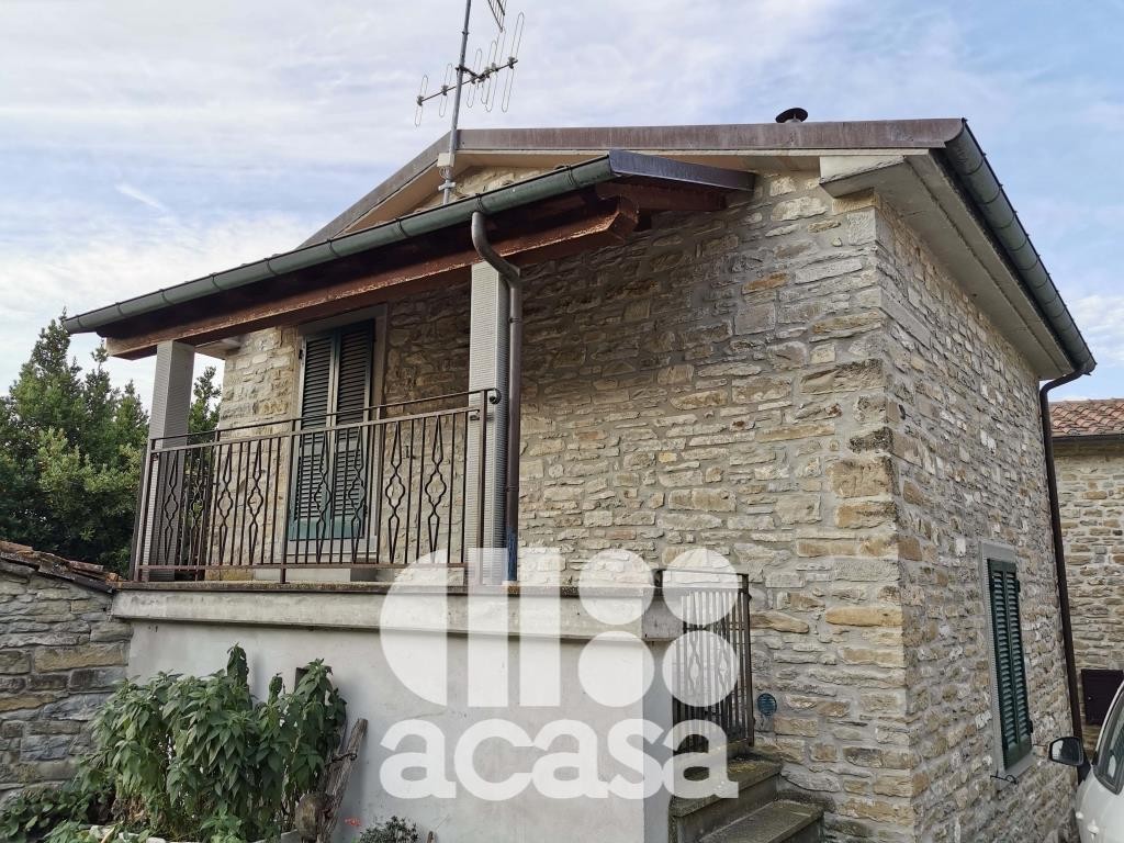 RUSTICO RISTRUTTURATO CON GIARDINO