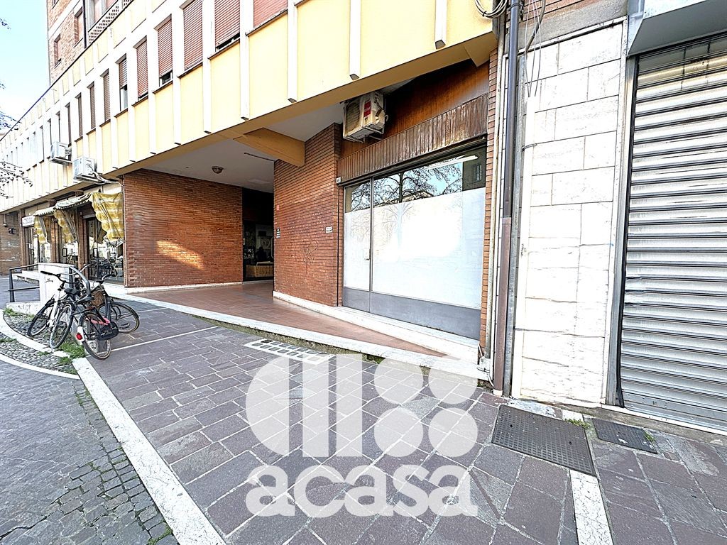 NEGOZIO IN AFFITTO NEL CENTRO CITTA'