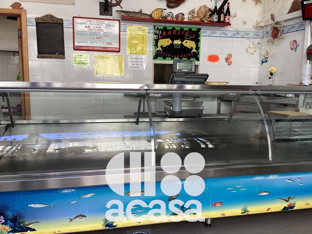 AFFITTASI ATTIVITA' DI GASTRONOMIA E FRIGGITORIA