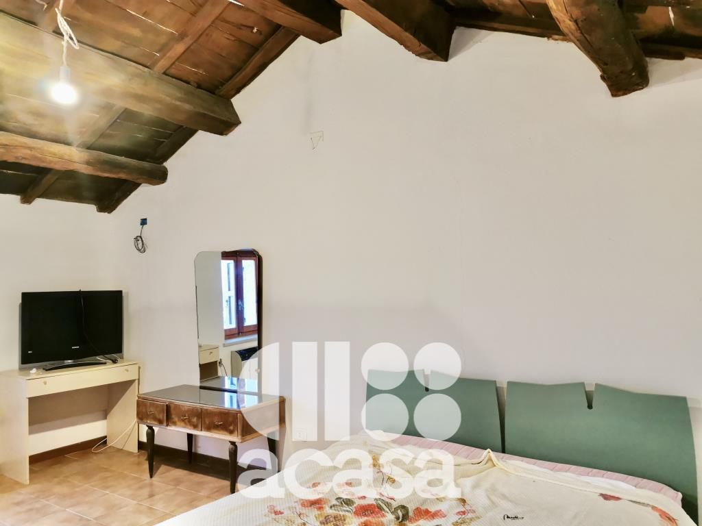 RUSTICO IN PIETRA RISTRUTTURATO SEMI INDIPENDENTE