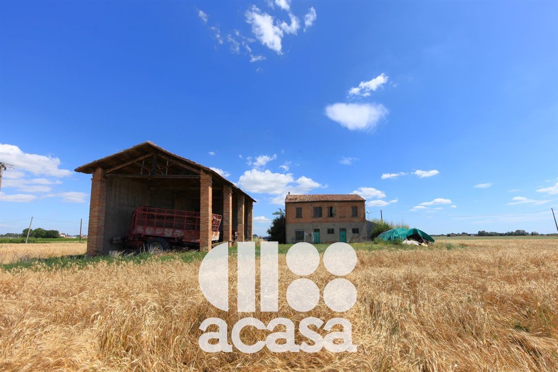 CASA COLONICA NON VINCOLATA CON FIENILE