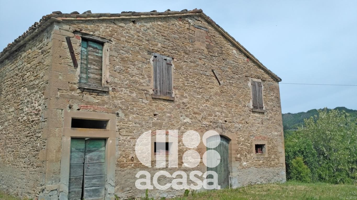 AZIENDA AGRICOLA CON FABBRICATI ANNESSI