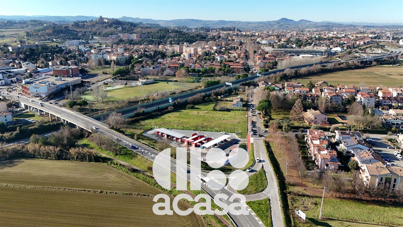 TERRENO COMMERCIALE ALLE PORTE DELLA CITTA'