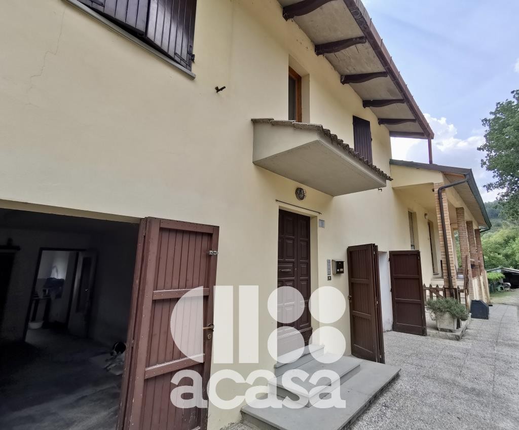 Azienda agricola con abitazioni