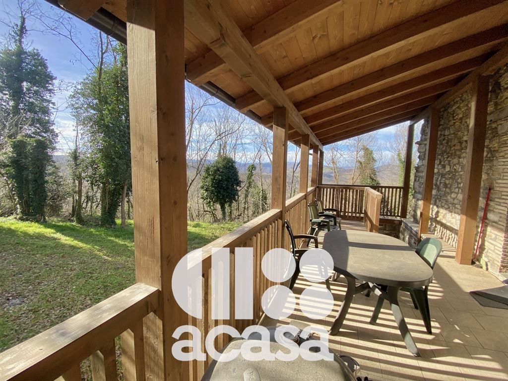 CASALE RISTRUTTURATO con TERRENI