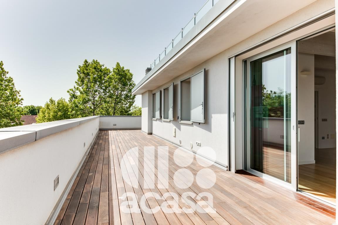 ATTICO CON TERRAZZI PANORAMICI E GARAGE