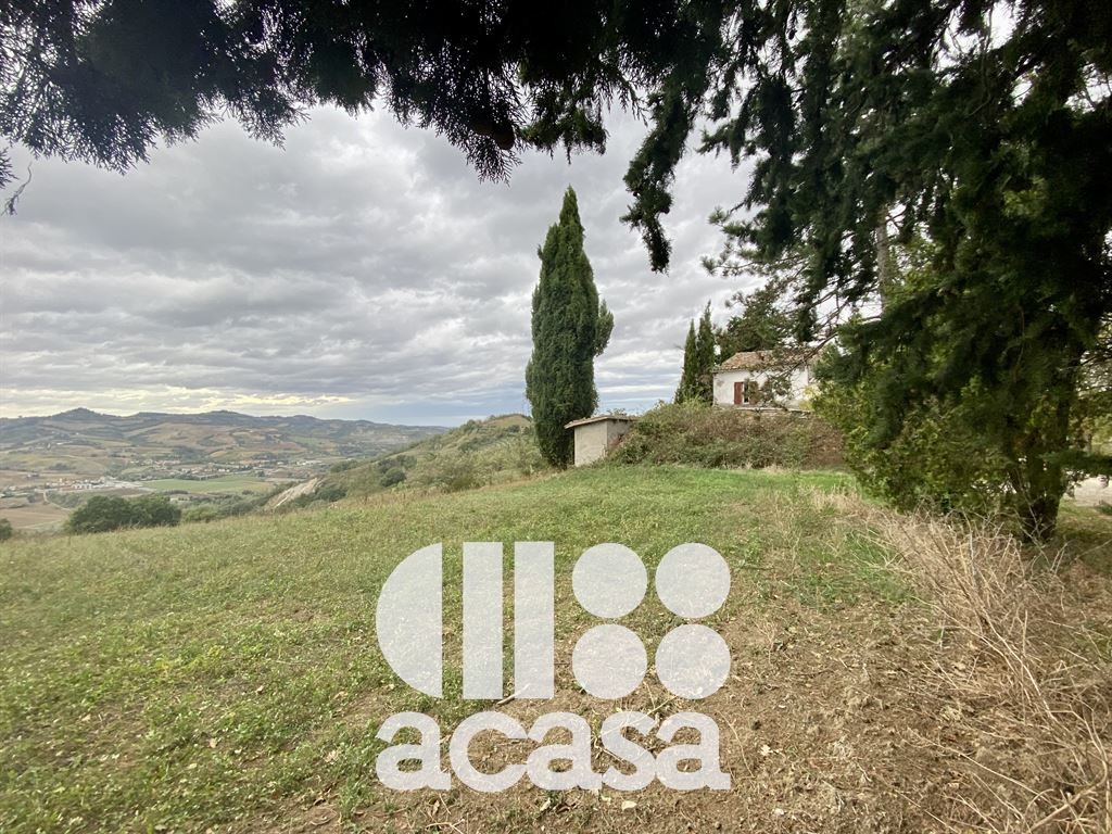 CASALE CON TERRENO PANORAMICO