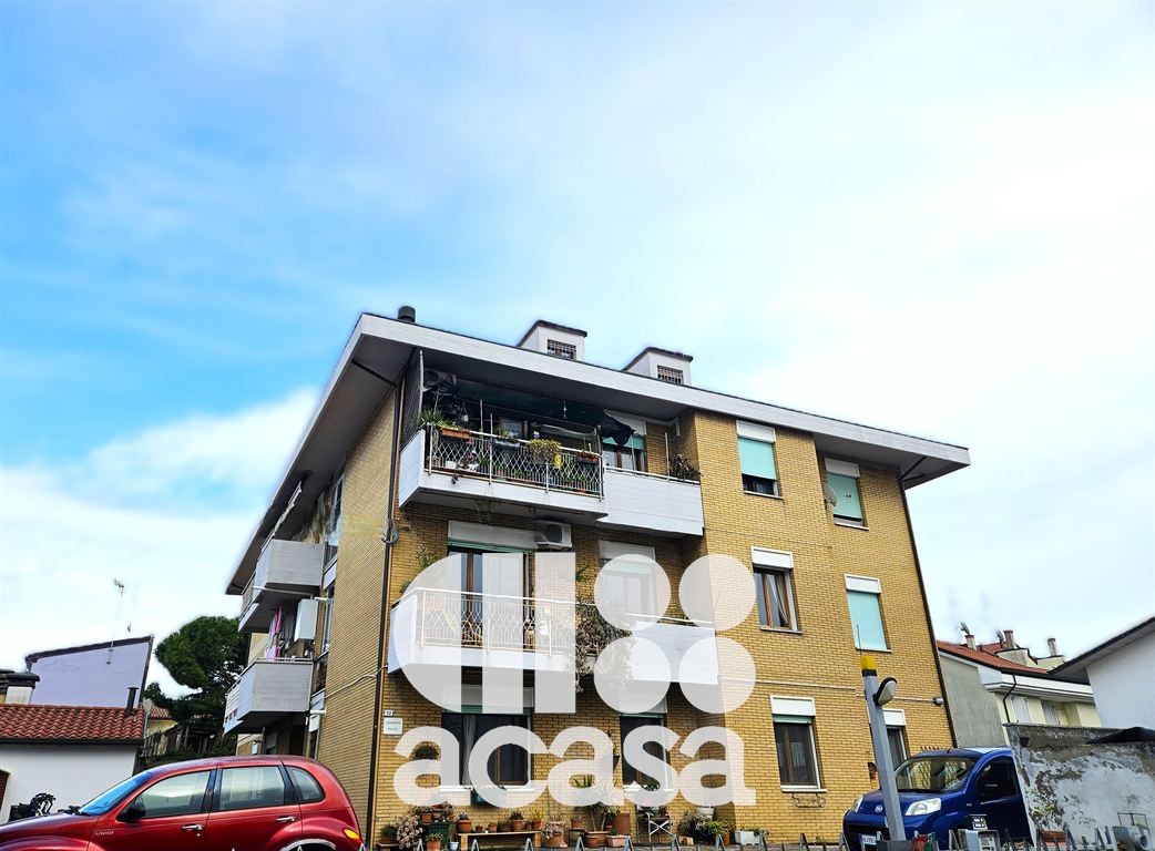 QUADRILOCALE CON GARAGE A DUE PASSI DAL PORTO CANALE