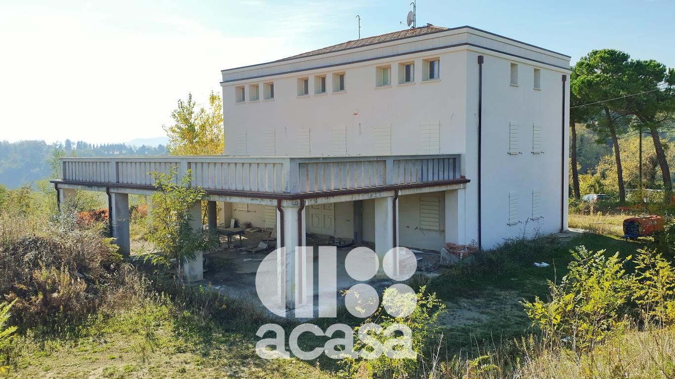 VILLA PADRONALE CON TERRENO AGRICOLO